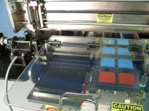 LIGHTCOMPACT3 Waffle packs on output tray for binning multiple sorts